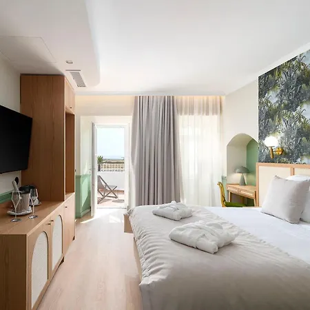 Agua Bay Hotel