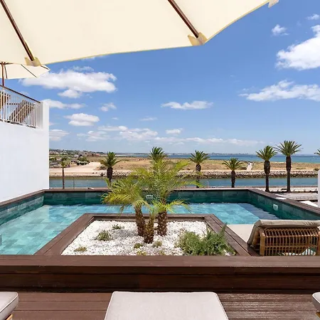מלון Agua Bay
